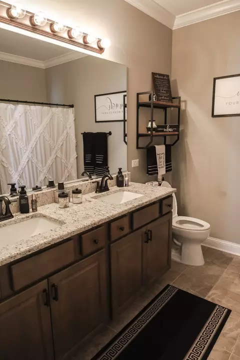 Bath - 16415 S Mueller Cir, Plainfield, IL 60586 photo 4 of 5