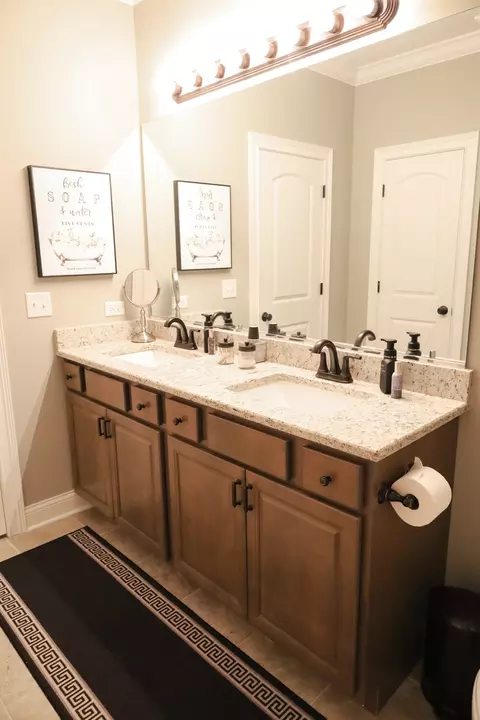 Bath - 16415 S Mueller Cir, Plainfield, IL 60586 photo 2 of 5
