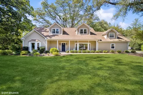 15 Essex Ln, Lincolnshire, IL 60069