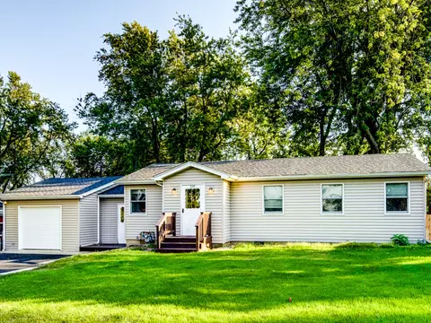 114 W North St, Elwood, IL 60421