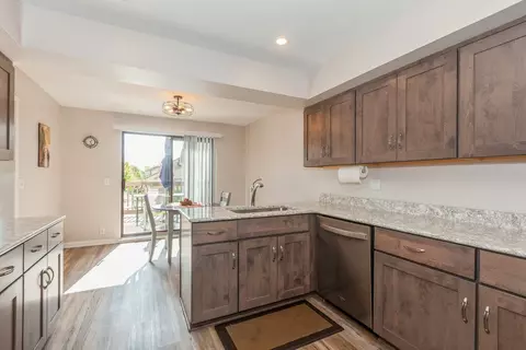 48 Portwine Rd, Willowbrook, IL 60527 photo 2