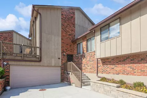 48 Portwine Rd, Willowbrook, IL 60527