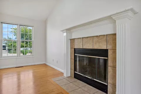 Living - 905 Switchgrass Ln, Champaign, IL 61822 photo 2 of 6