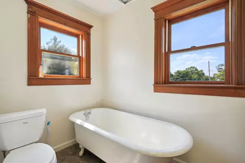 Bath - 312 E Springfield Rd, Arcola, IL 61910 photo 3 of 3