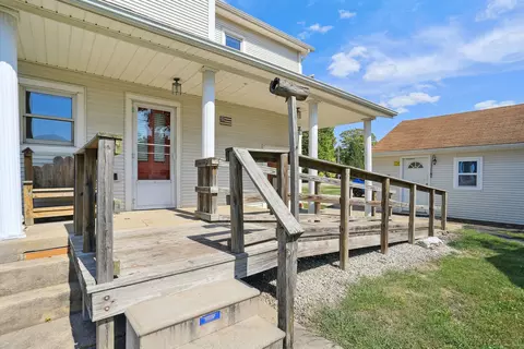 Exterior - 312 E Springfield Rd, Arcola, IL 61910 photo 5 of 8