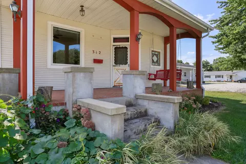 Exterior - 312 E Springfield Rd, Arcola, IL 61910 photo 4 of 8