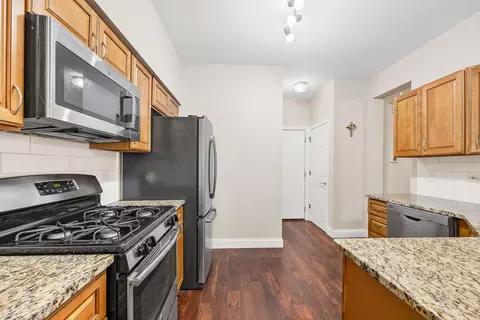 Kitchen - 1088 Delta Dr, Elgin, IL 60123 photo 3 of 4
