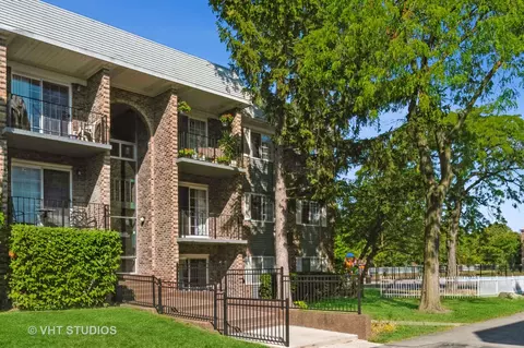 1521 N Windsor Dr #216, Arlington Heights, IL 60004