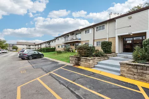 860 E Old Willow Rd #222, Prospect Heights, IL 60070