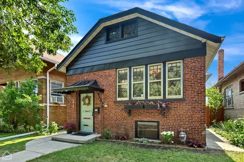 4147 W Oakdale Ave, Chicago, IL 60641