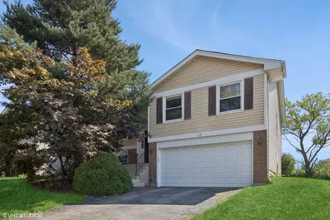 115 Regency Dr, Lombard, IL 60148