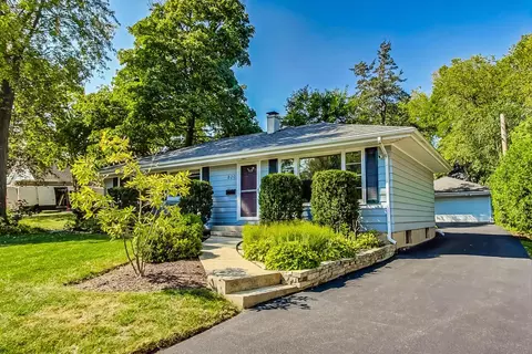 820 Sunset Rd, Wheaton, IL 60189 photo 2