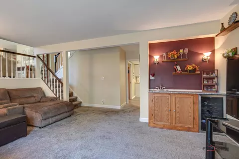 668 Claridge Cir, Hoffman Estates, IL 60169 photo 12