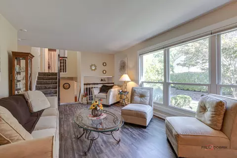 668 Claridge Cir, Hoffman Estates, IL 60169 photo 4
