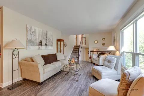668 Claridge Cir, Hoffman Estates, IL 60169 photo 3
