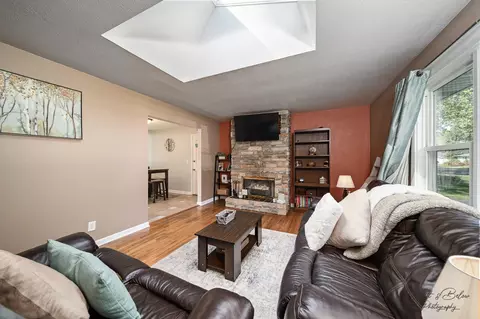 Living - 3709 Anne St, Mchenry, IL 60050 photo 1 of 2