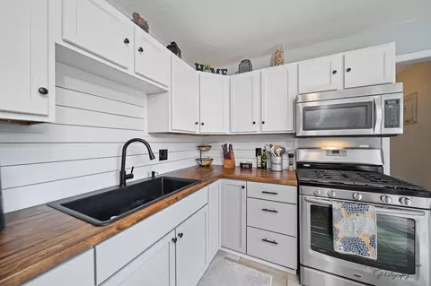 Kitchen - 3709 Anne St, Mchenry, IL 60050 photo 2 of 3