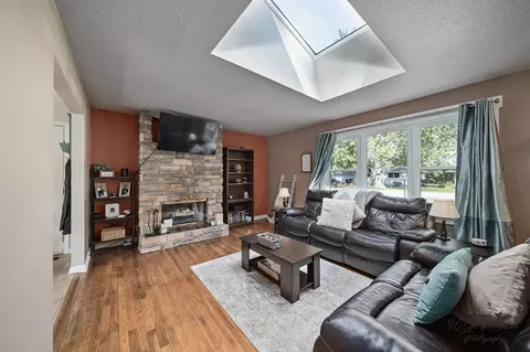 Living - 3709 Anne St, Mchenry, IL 60050 photo 2 of 2