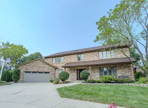 208 E Brett Ct, Arlington Heights, IL 60005