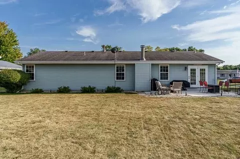 Exterior - 409 Fox Dr, South Beloit, IL 61080 photo 8 of 9