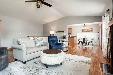 Living - 409 Fox Dr, South Beloit, IL 61080 photo 2 of 5