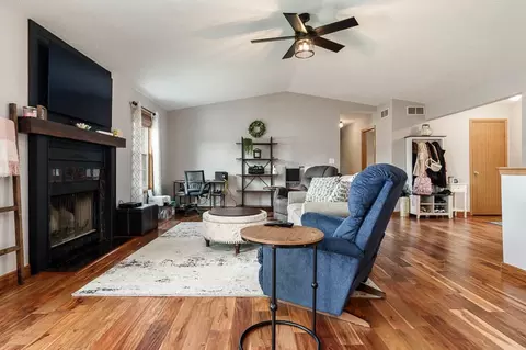 Living - 409 Fox Dr, South Beloit, IL 61080 photo 5 of 5