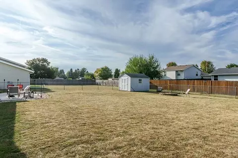 Exterior - 409 Fox Dr, South Beloit, IL 61080 photo 5 of 9