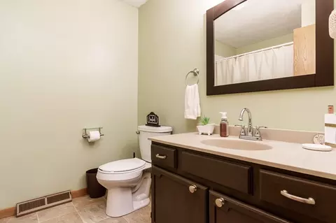 Bath - 409 Fox Dr, South Beloit, IL 61080 photo 2 of 2