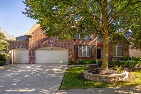 2236 Red Maple Ln, Aurora, IL 60502