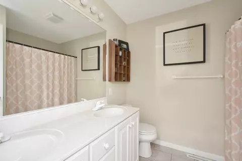 Bath - 2708 Stevenson Dr, Bloomington, IL 61704 photo 5 of 5