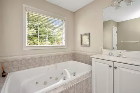Bath - 2708 Stevenson Dr, Bloomington, IL 61704 photo 3 of 5
