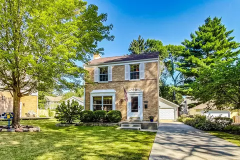 730 E Lincoln Ave, Libertyville, IL 60048