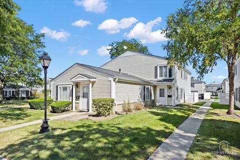 1511 Quaker Ln #120C, Prospect Heights, IL 60070