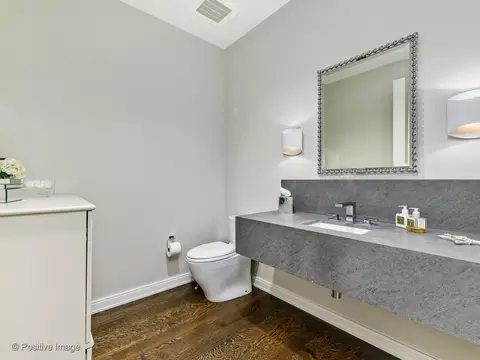 Bath - 4 Elm St #6S, Chicago, IL 60611 photo 1 of 6