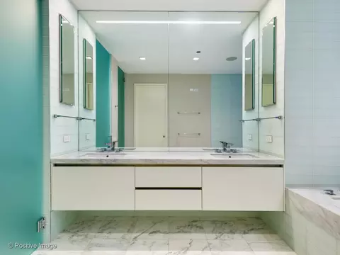 Bath - 4 Elm St #6S, Chicago, IL 60611 photo 4 of 6