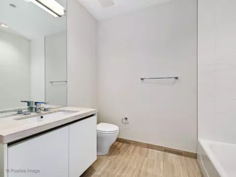Bath - 4 Elm St #6S, Chicago, IL 60611 photo 5 of 6