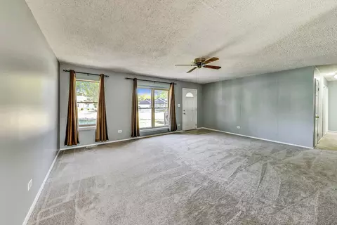 Living - 64 Schoenbeck Rd, Wheeling, IL 60090 photo 2 of 3