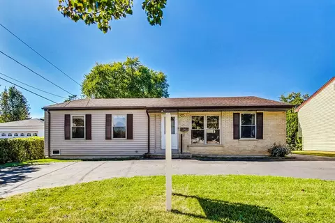 64 Schoenbeck Rd, Wheeling, IL 60090