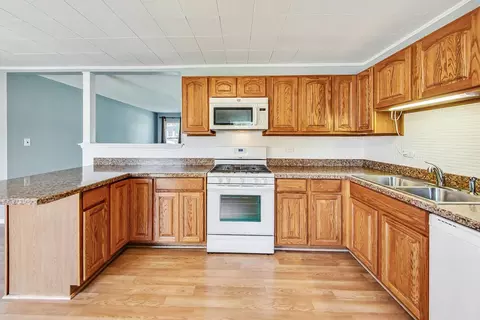 Kitchen - 64 Schoenbeck Rd, Wheeling, IL 60090 photo 1 of 2