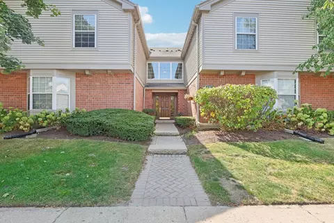 137 White Oak Ct #7, Schaumburg, IL 60195