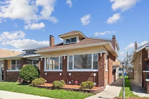 7947 S Bennett Ave, Chicago, IL 60617