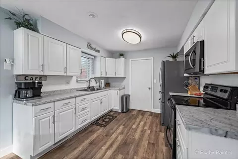 12023 Tresemer Rd, Roscoe, IL 61073 photo 8