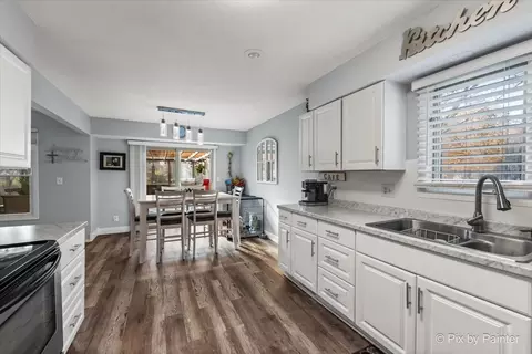 12023 Tresemer Rd, Roscoe, IL 61073 photo 10
