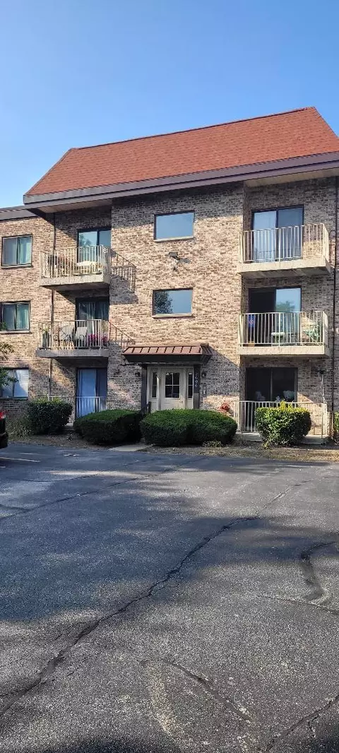 5606 Tinder Dr #1, Rolling Meadows, IL 60008