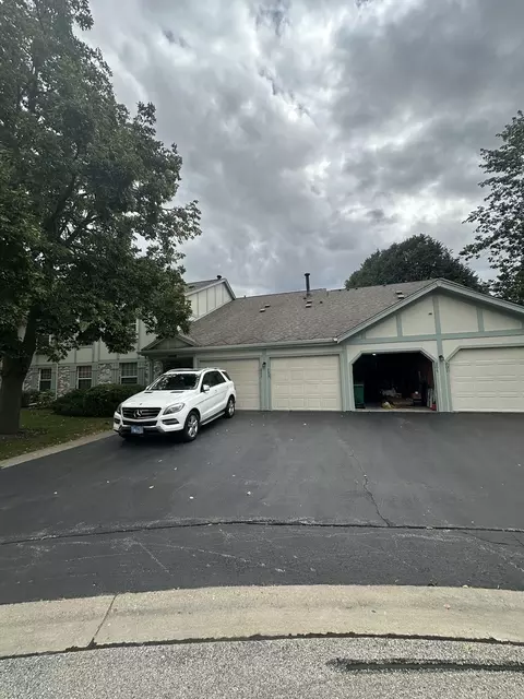 205 Blossom Ct, Buffalo Grove, IL 60089
