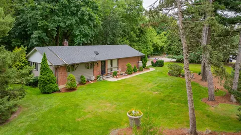 511 Center St, Geneva, IL 60134