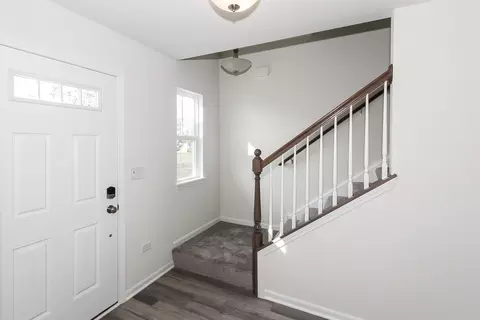 1123 Dock St, Des Plaines, IL 60018 photo 2