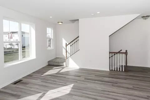 1123 Dock St, Des Plaines, IL 60018 photo 5
