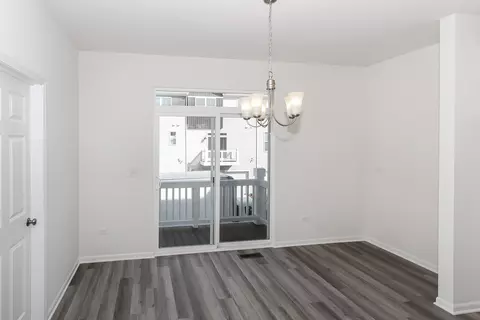 1123 Dock St, Des Plaines, IL 60018 photo 14