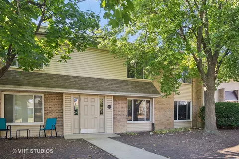1745 Robin Ln #C, Hoffman Estates, IL 60169